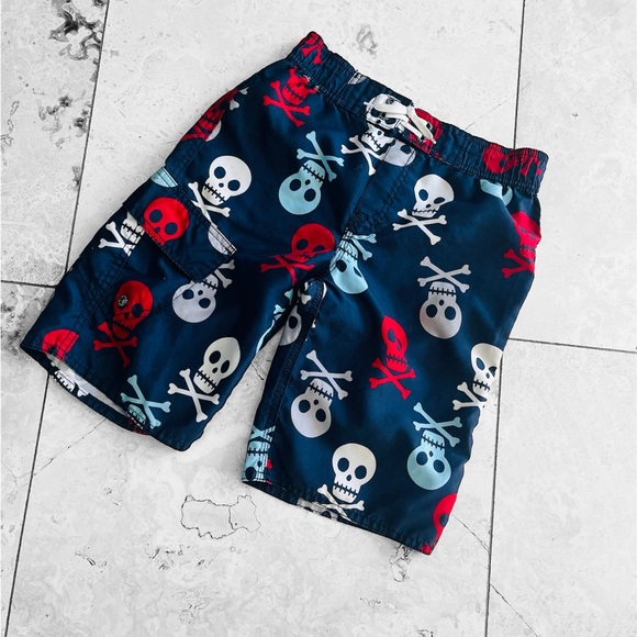 LOT OF 2 Crazy eight skull  AND Jurassic park board shorts - Picture 2 of 3